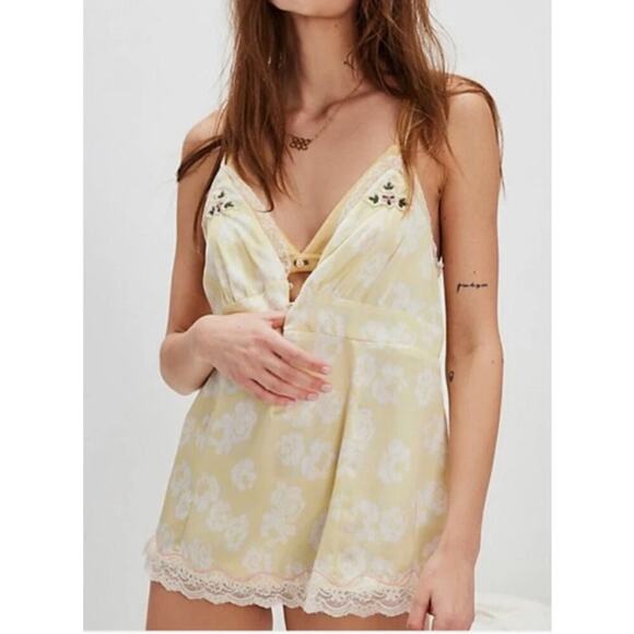 Free People Intimately Cami Tank Lace Satin Lemon Custard Floral Small - Picture 1 of 8